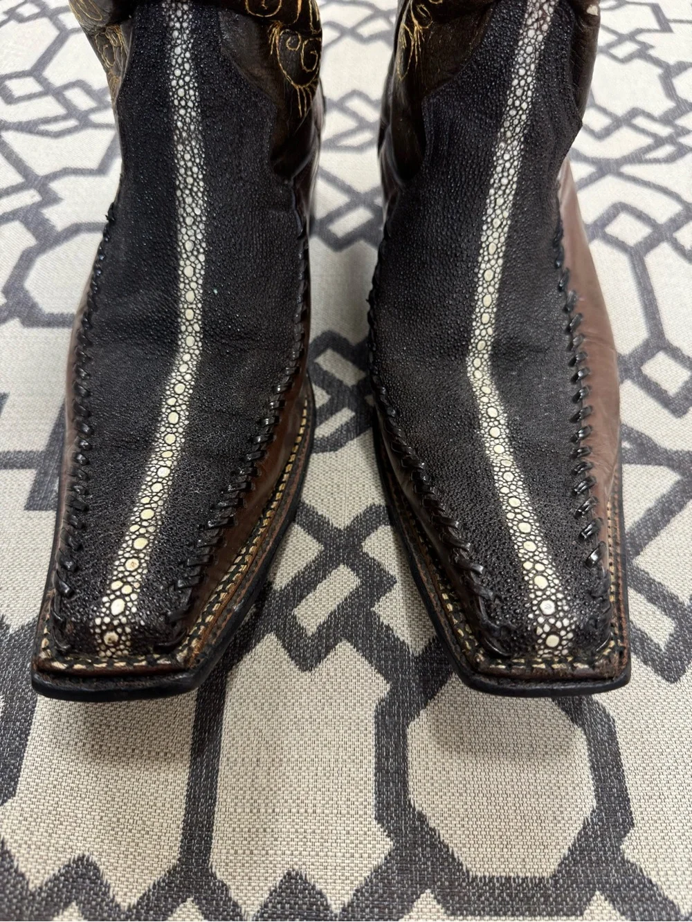 El General Genuine Stingray Embroidered Rhinestone Stud Cowboy Boots Men’s 9.5